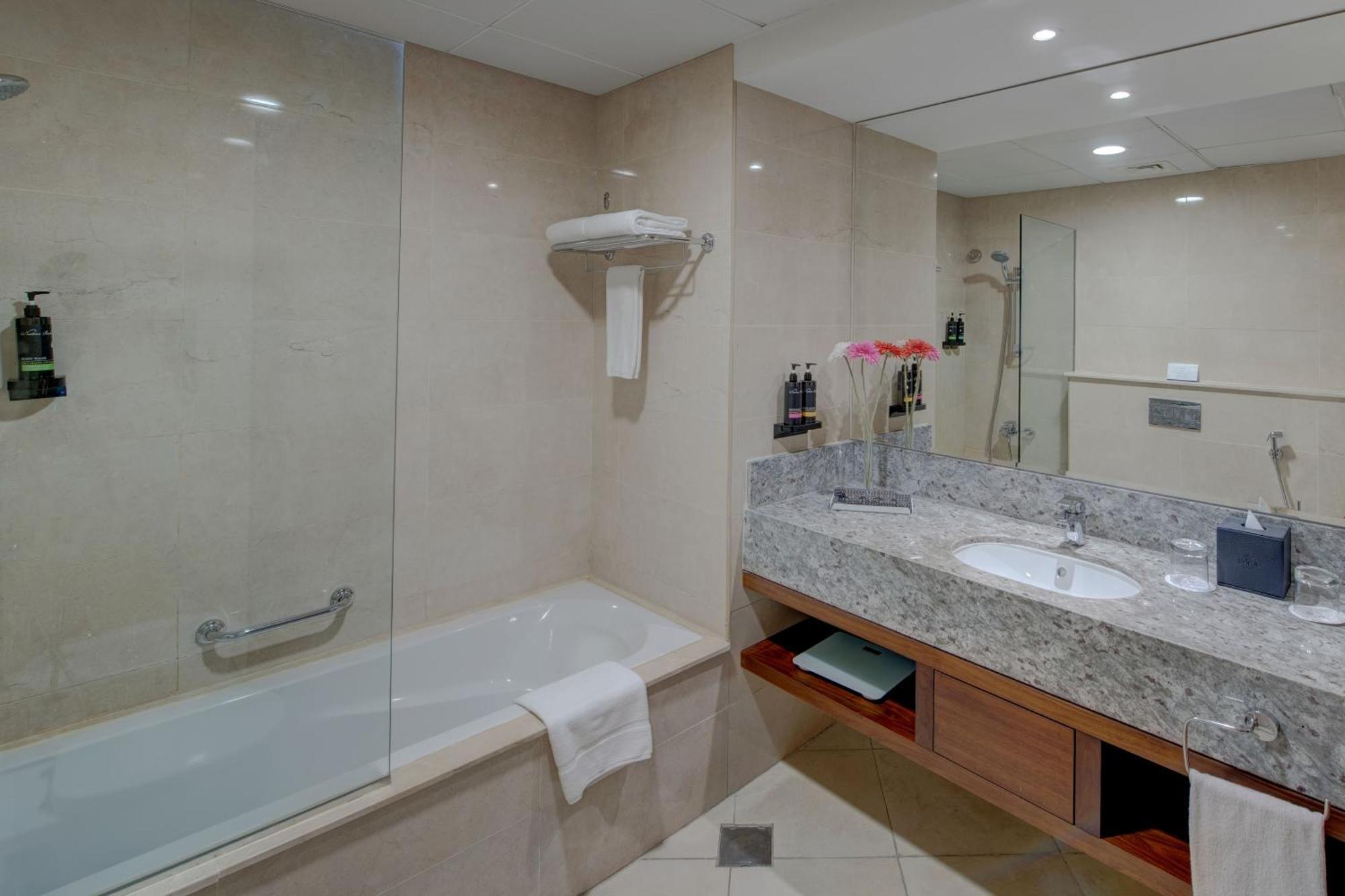 Suha Creek Hotel Apartment, Waterfront Jaddaf, Dubai Bagian luar foto